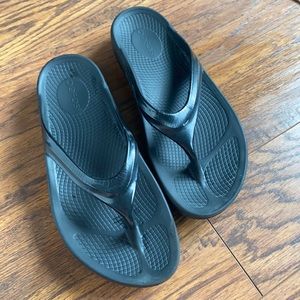 Oofos Black Sandals